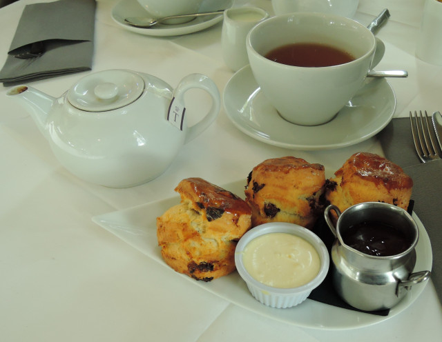 Gallery Mess - Saatchi Gallery