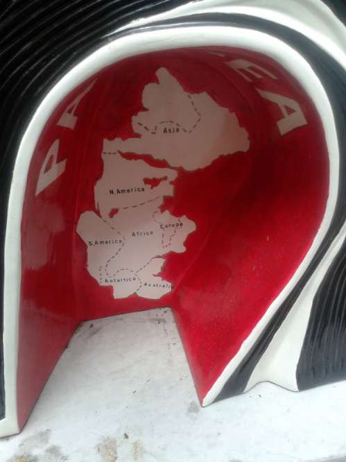 Books About Town - Noughts and Crosses bench